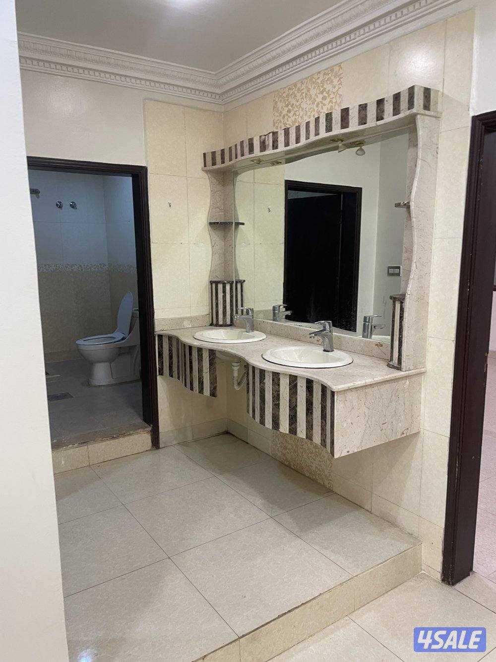 للإيجار دور كامل بإشبيلية ق3 موقع زاويه 6غرف نوم وغرفة خادمهه  مع حمام4