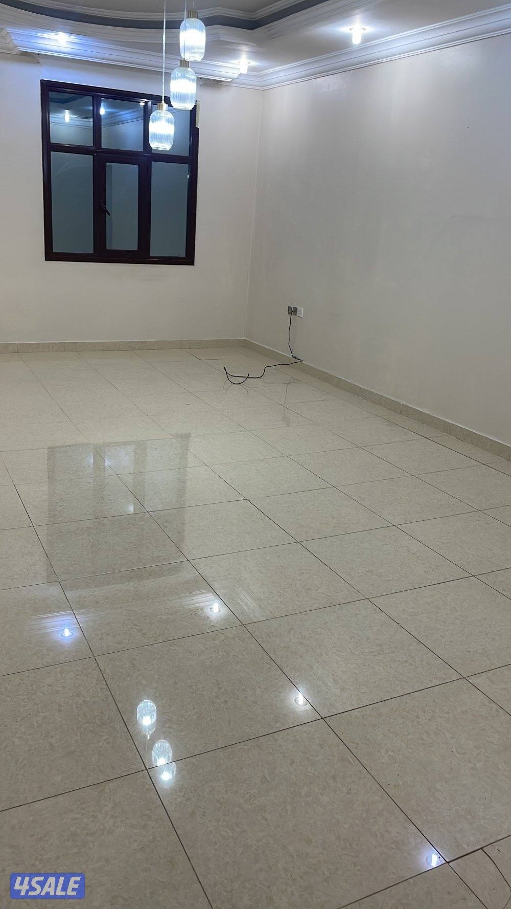 للإيجار دور كامل بإشبيلية ق3 موقع زاويه 6غرف نوم وغرفة خادمهه  مع حمام5