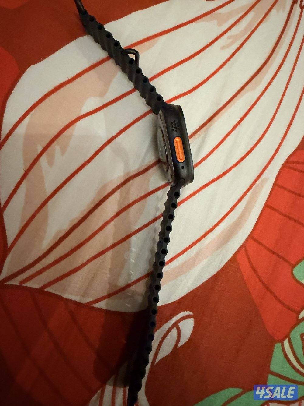 Apple Watch Ultra 3 - black midnight ocean band rarely used.1