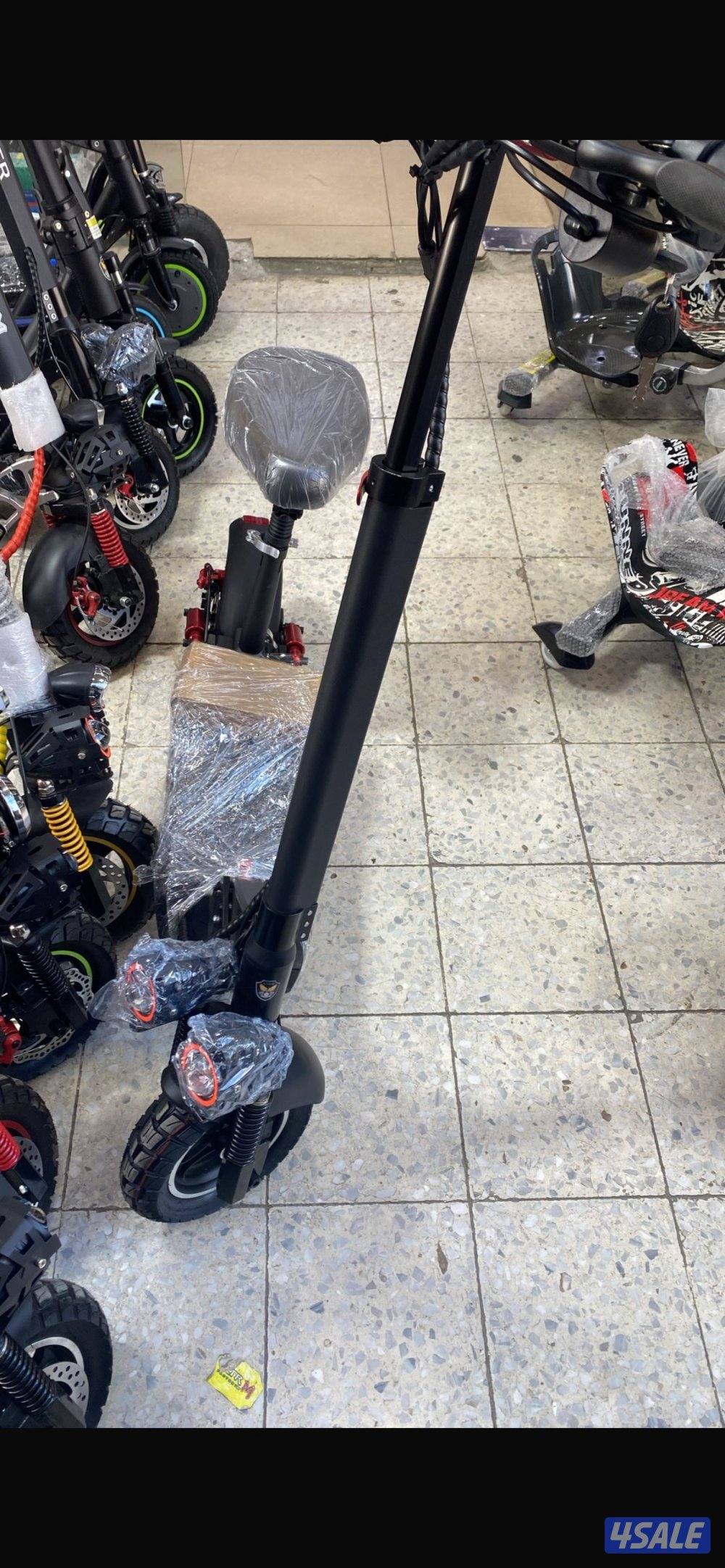 سكوتر الوحش ٤٨ فولت استعمال خفيف بس المفتاح في اثنين واحد كسر خفيف0