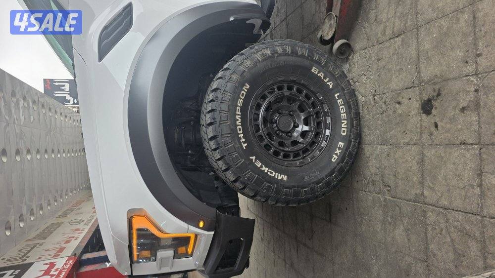 للبيع تاير MICKY THOPSON0