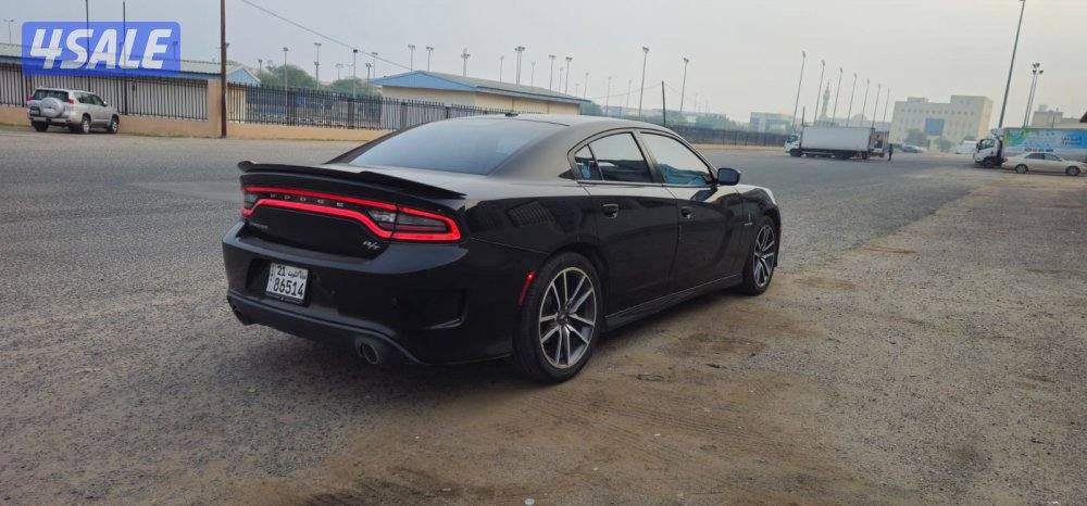 دودج تشارجر RT 5.7 موديل 2022 370 حصان عداد 62 ألف كم2