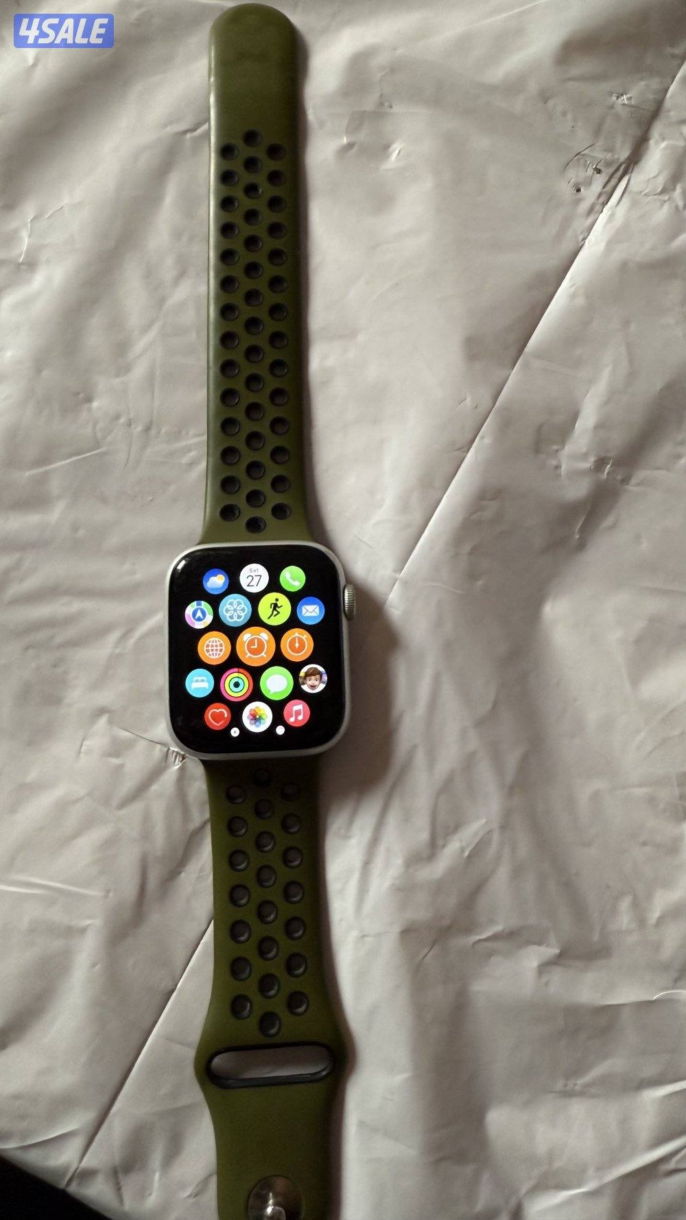 Apple Watch SE 44 MM0
