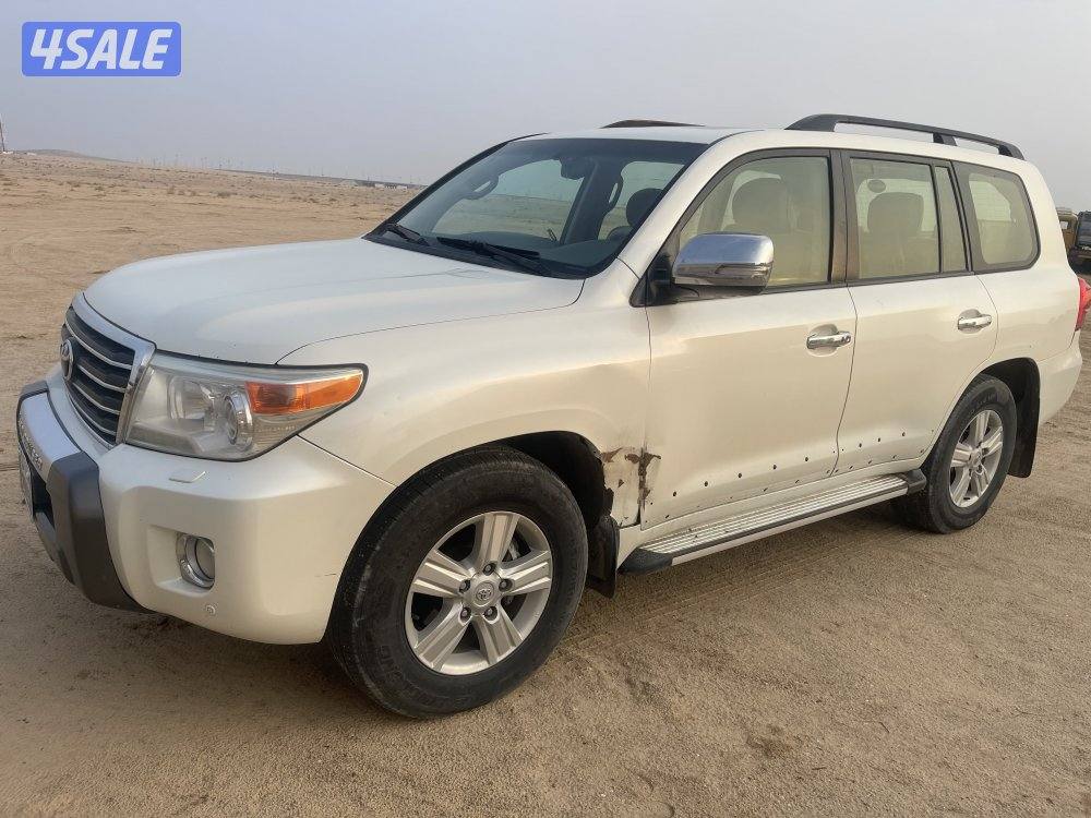 السياره نفس الفحص ماعدا الضربه وليس حادث بس ضربه  لايتواصل الا الصامل2