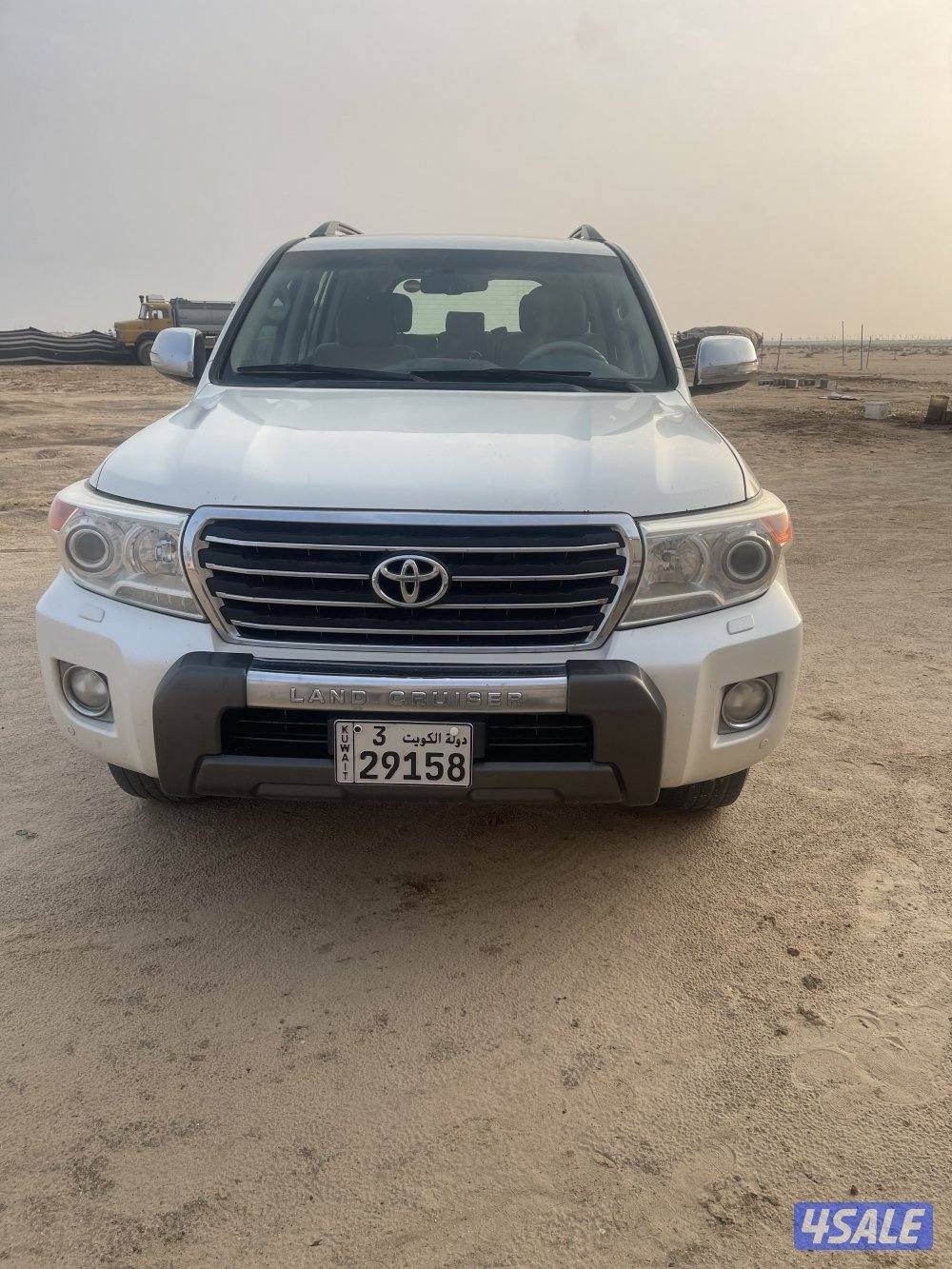 السياره نفس الفحص ماعدا الضربه وليس حادث بس ضربه  لايتواصل الا الصامل3