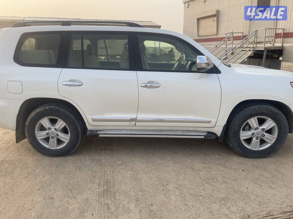 السياره نفس الفحص ماعدا الضربه وليس حادث بس ضربه  لايتواصل الا الصامل4