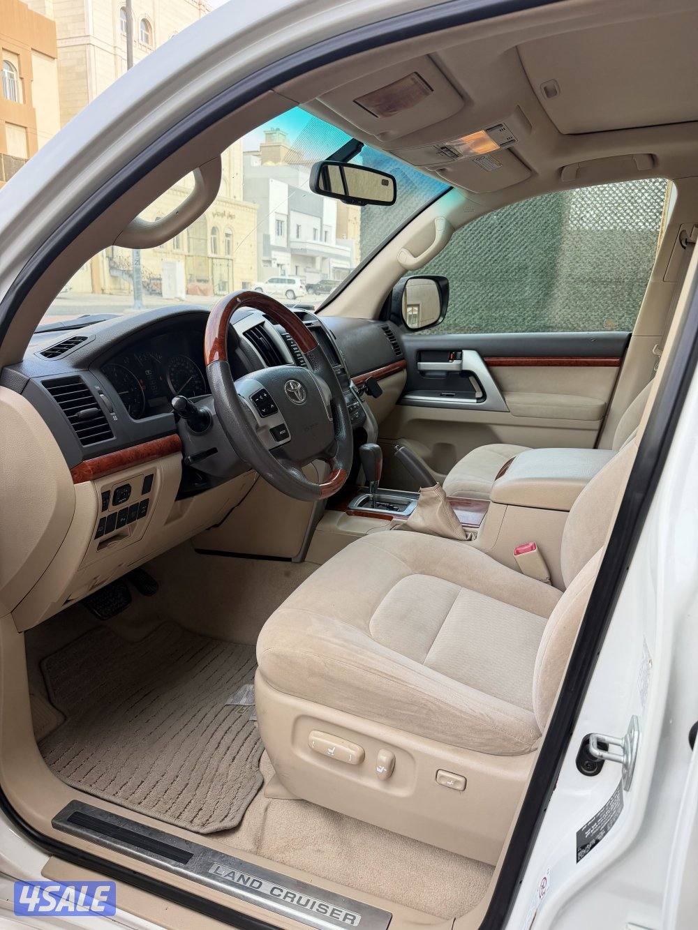 للبيع لاندكروزر 20124