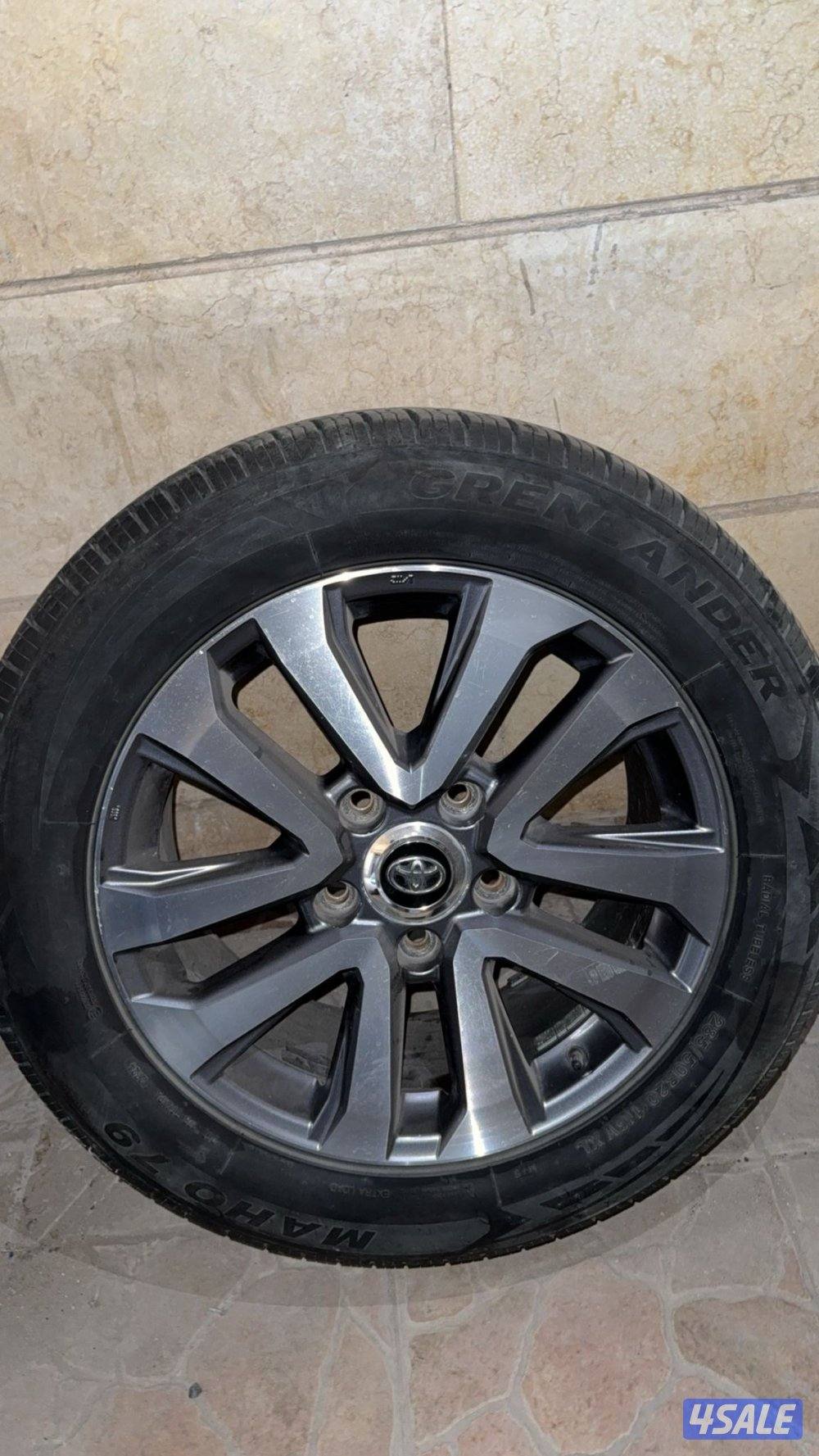 رنقات لاند كروزر قراند تورنق مع تواير شبه جدد رنق ٢٠0