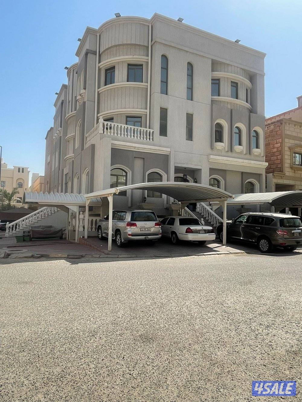 قسيمه قمة بالنظافه 3 ادوار ونص وسرداب للبيع0