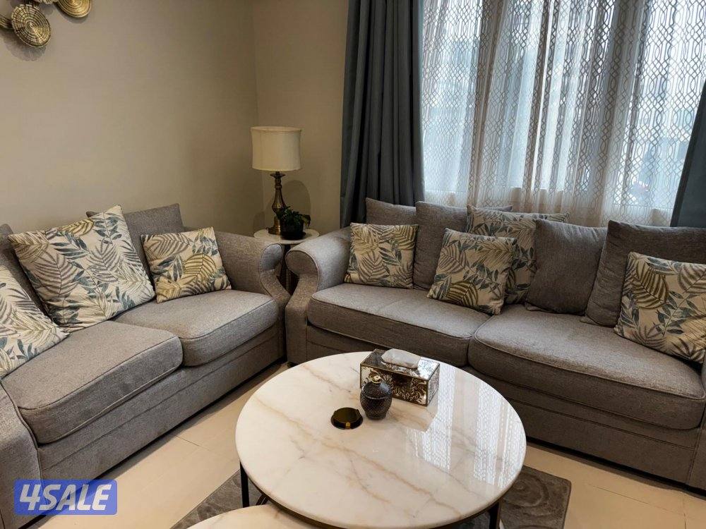 طقم كنب  خمس مقاعد من هوم سنتر بحالة ممتازة0