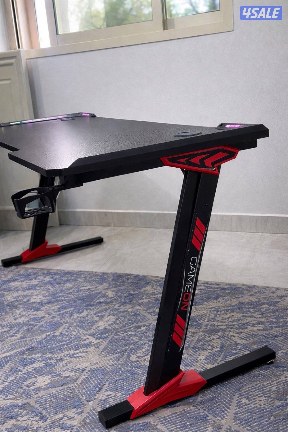 للبيع طاولة قيمز 140 في 60 فيها اضاءة للبيع 30  للتواصل واتس اب فقط0