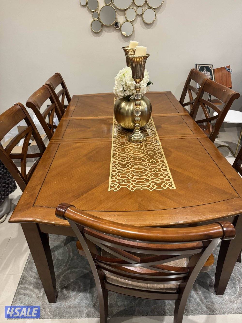 طاولة سفرة من هوم سنتر تصير ٣ احجام هاد الحجم 115*2203