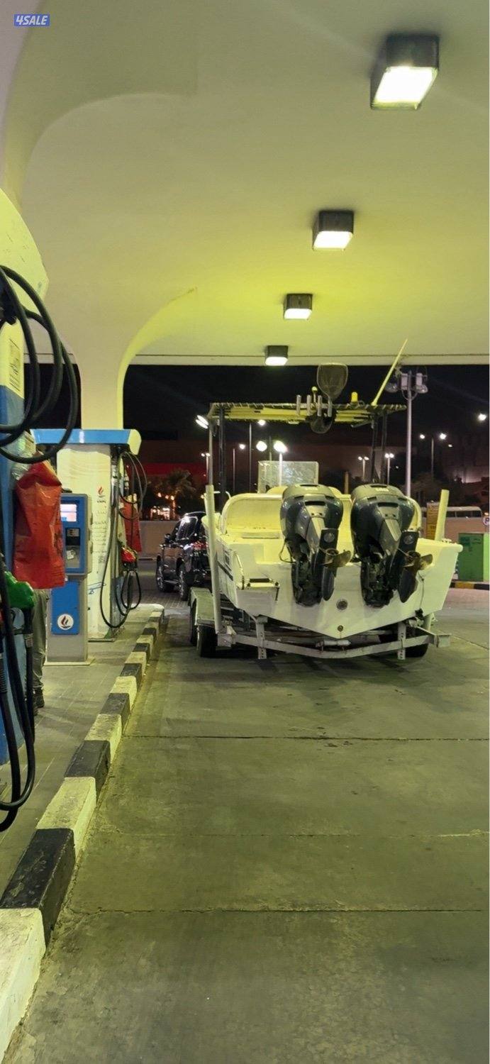 Boston whaler ⭐️6