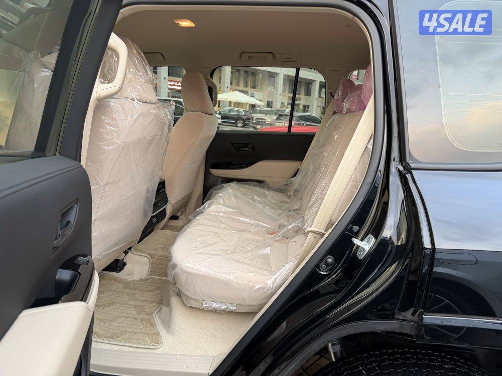 لاندكروس GX موديل 2024 عداد 10 الاف كيلو 6 سلندر بدون تيربو صبغ وكالة2