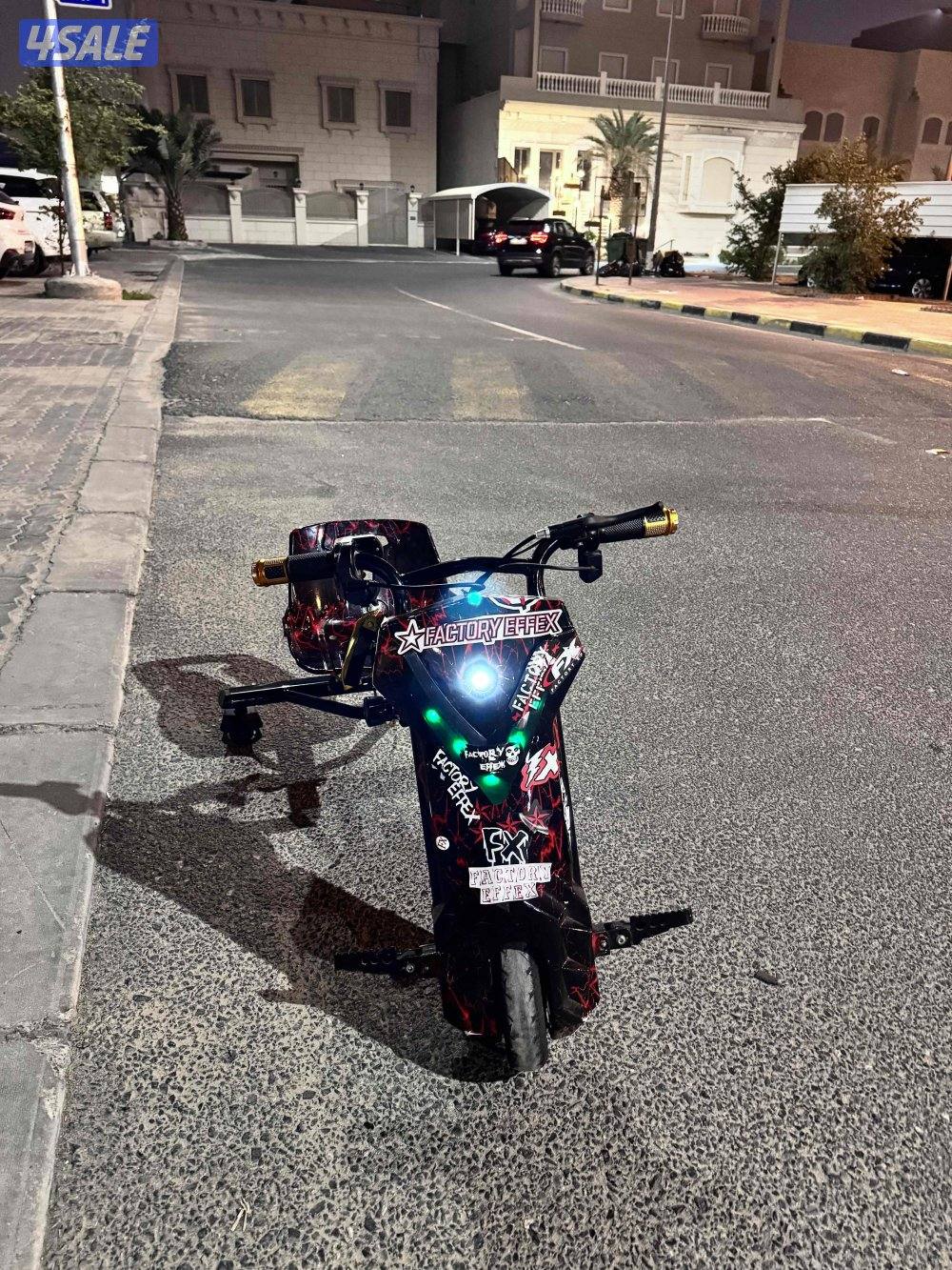 للبيع ثلاث سكوترات و سكوترين درفت وقارين3