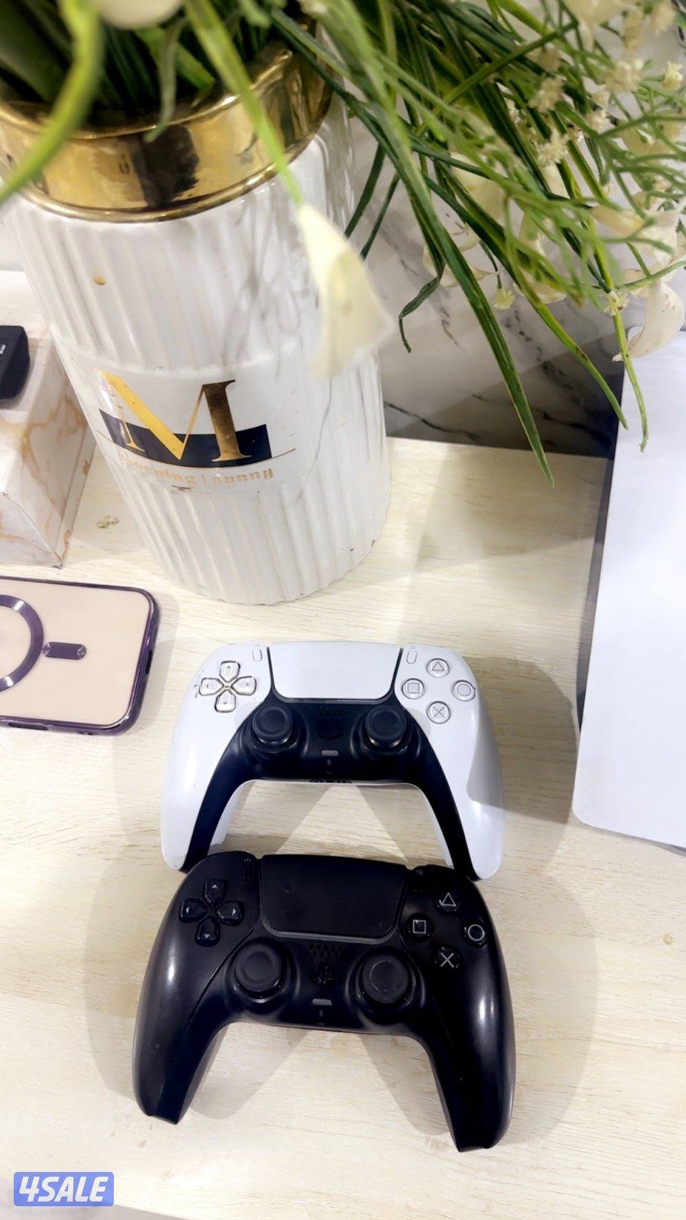 على السوم سـوني5شبه جديده ويدتين اصليات1