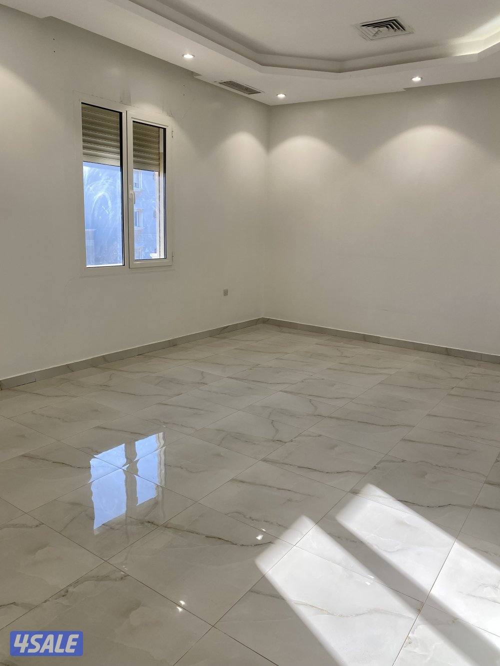 للإيجار شقه ف ابوحليفه الجديده ٣غرف وغرفه خ وشقه ف فهدالاحمد٣غرف0