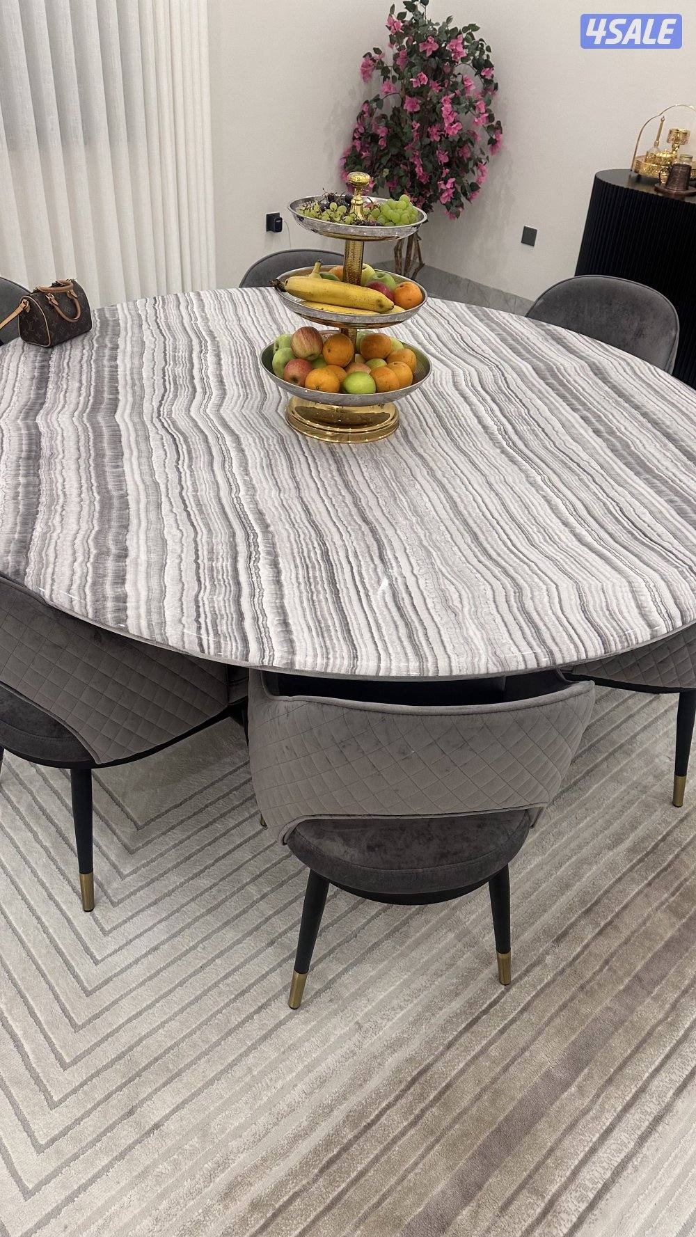 طاولة طعام من صفاة هوم  رخام 8 كراسي شي راقي وم استعمال خفبف جداً1