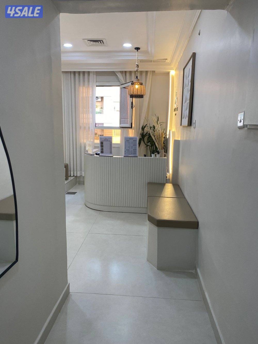 للبيع صالون نسائي جديد جدا3