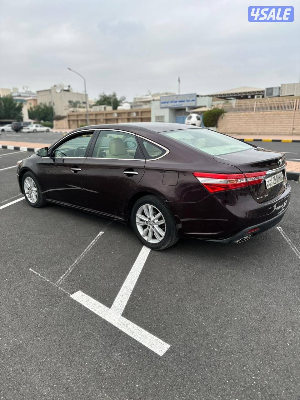 Toyota Avalon 2013 V6 Excellent Condition Full Option for Sale3