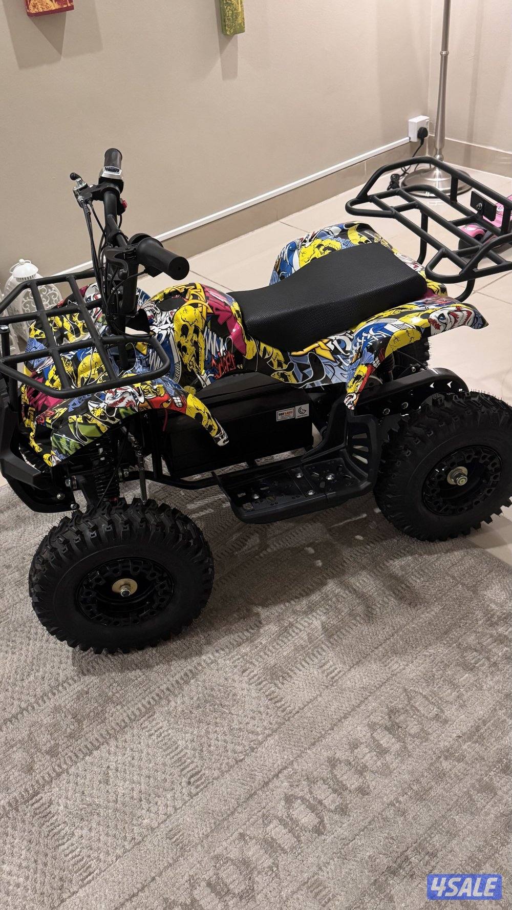 للبيع بقي كهربائي شبه جديد يعمل بالشحن مع الشاحن والمفاتيح0