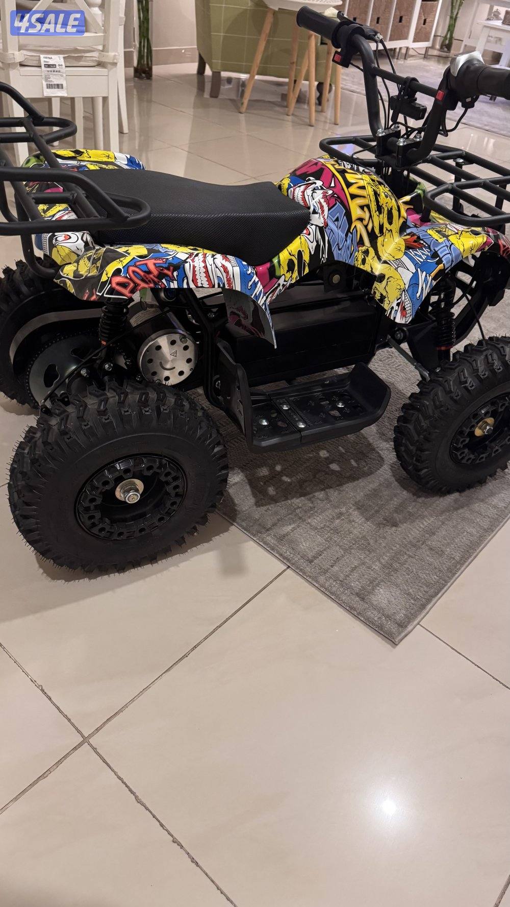 للبيع بقي كهربائي شبه جديد يعمل بالشحن مع الشاحن والمفاتيح1