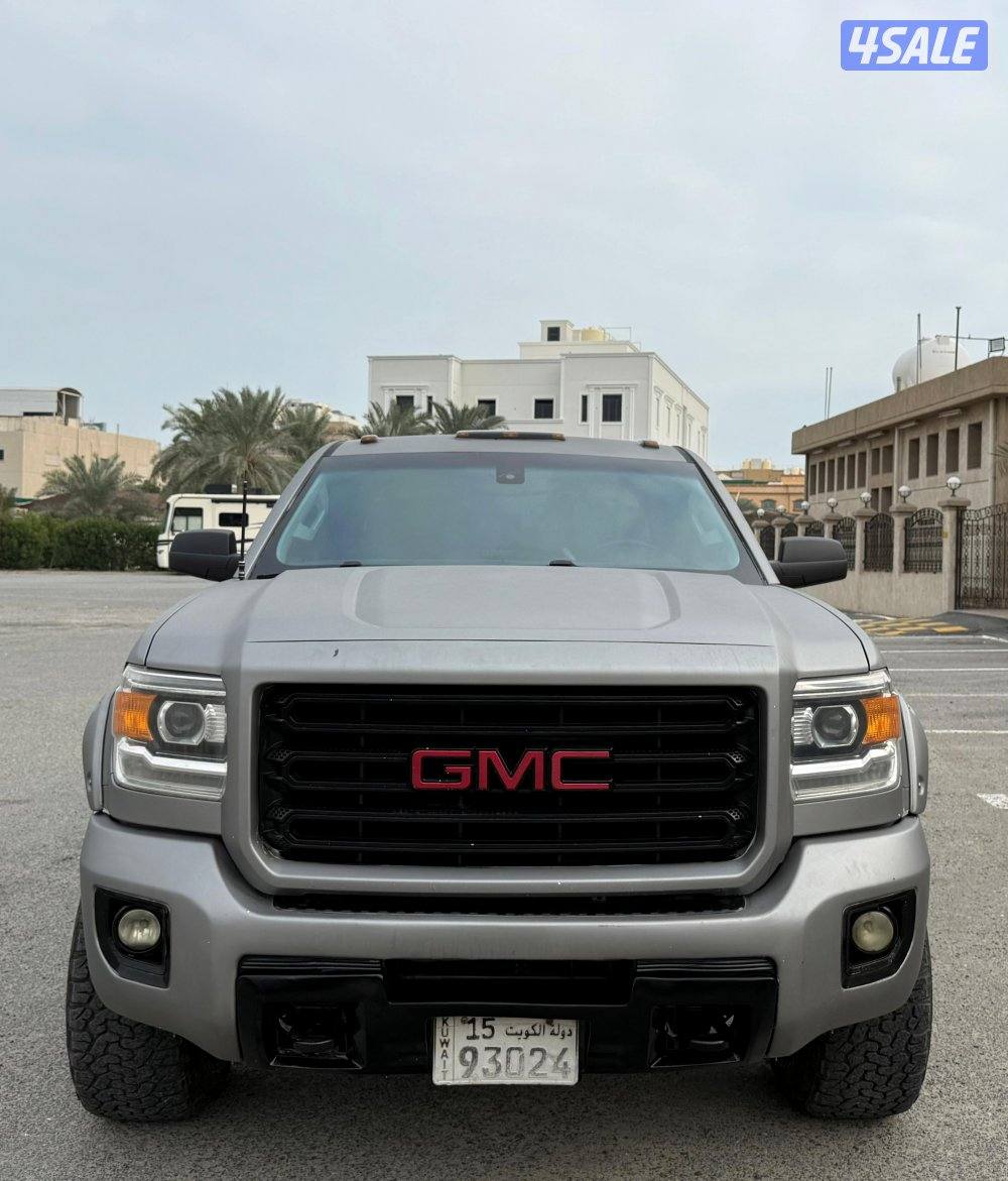 بحالة ممتازة وانيت جي ام سي سييرا موديل 2017 دبل قير أرضي شغال تواير ج5