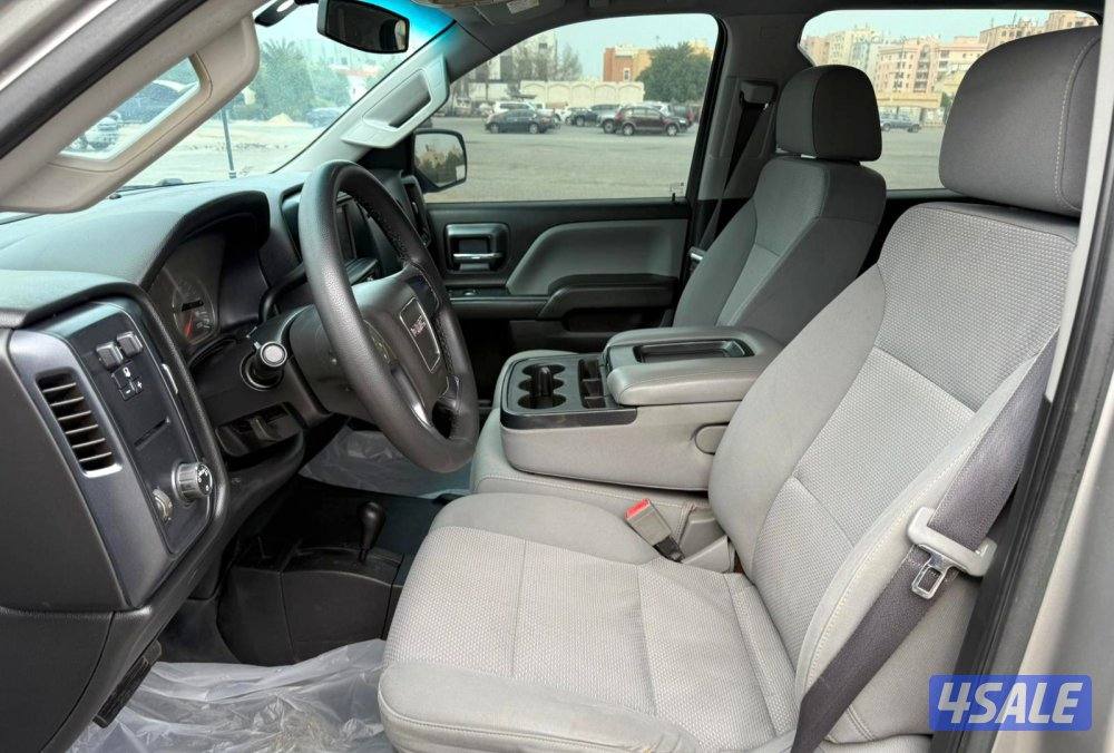 بحالة ممتازة وانيت جي ام سي سييرا موديل 2017 دبل قير أرضي شغال تواير ج10
