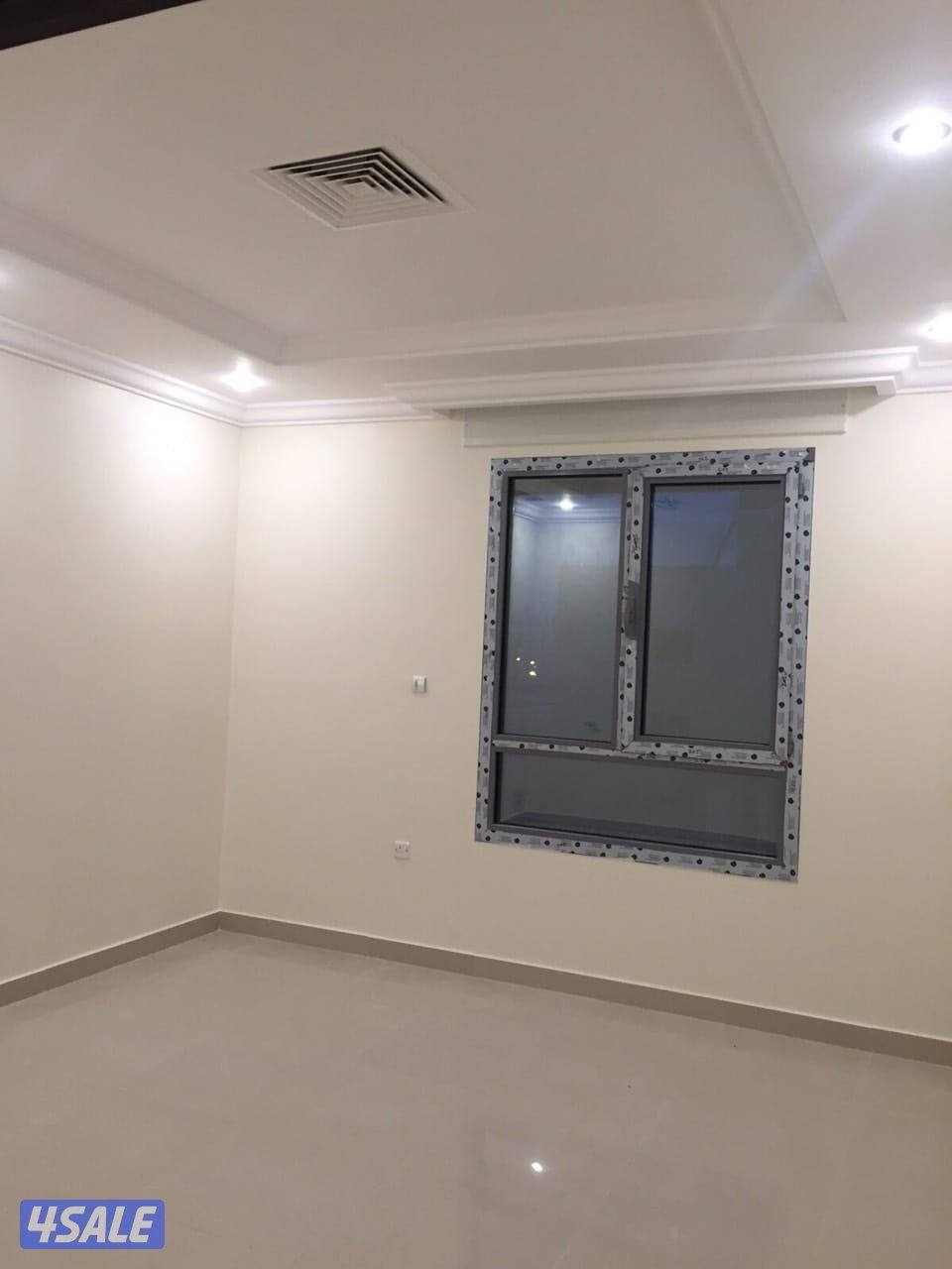 سوبر ديلوكس وشتر ق 2 
٣ غرف منهم ١ ماستر + غرفه خدمه وحمامها + ٢ موقف2