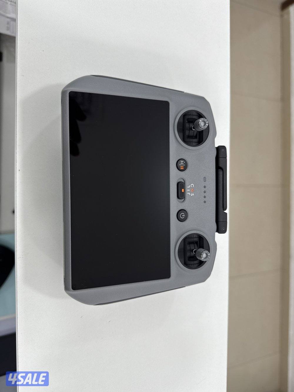 Dji Flip remote and batteries only0