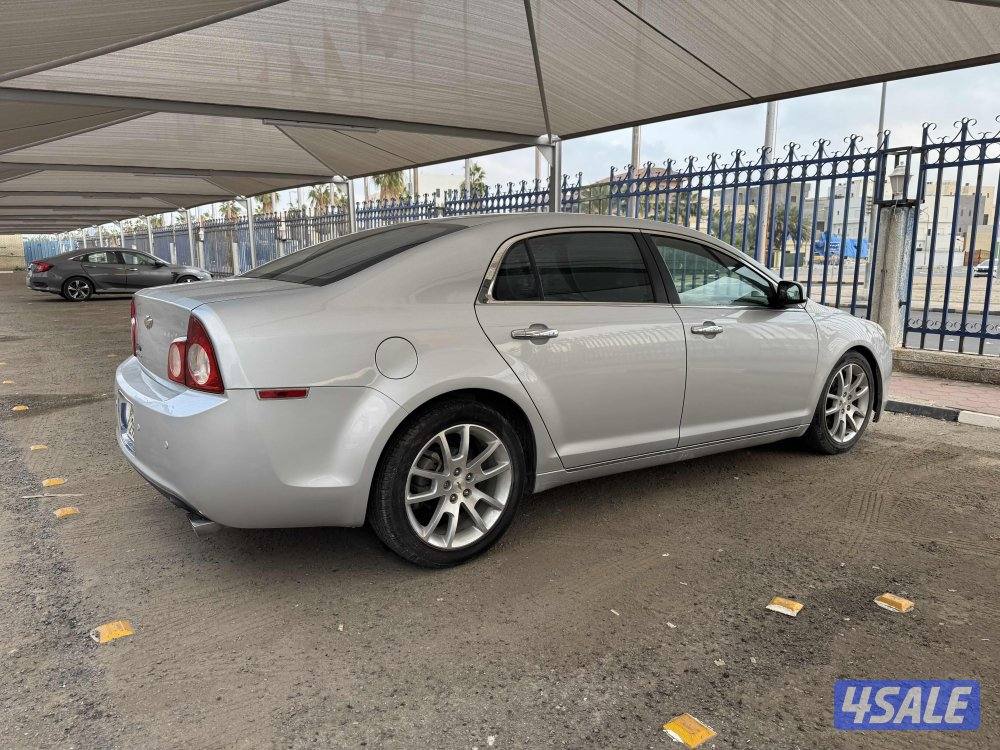 ماليبو ٢١١ كراسي جلد نظيفة1