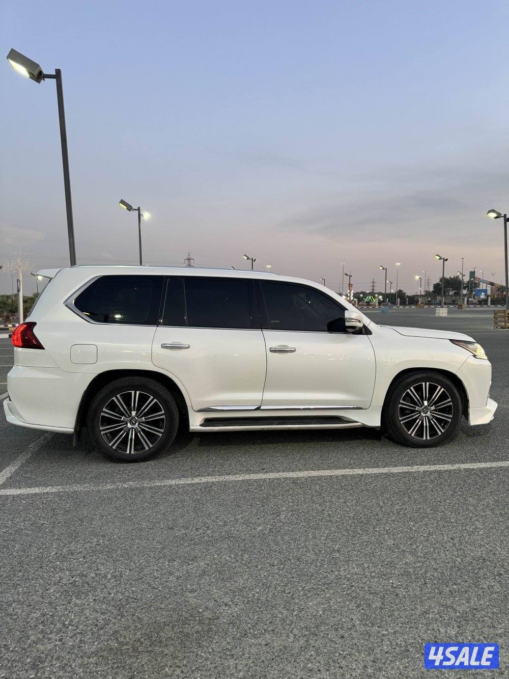 جيب لكزس 20173