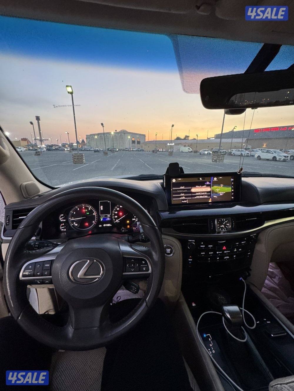 جيب لكزس 20176