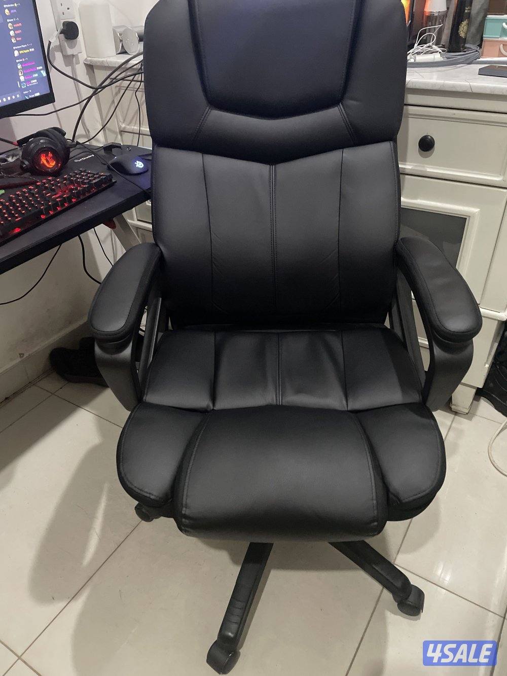 Office / gaming chair very comfy 1 month use0