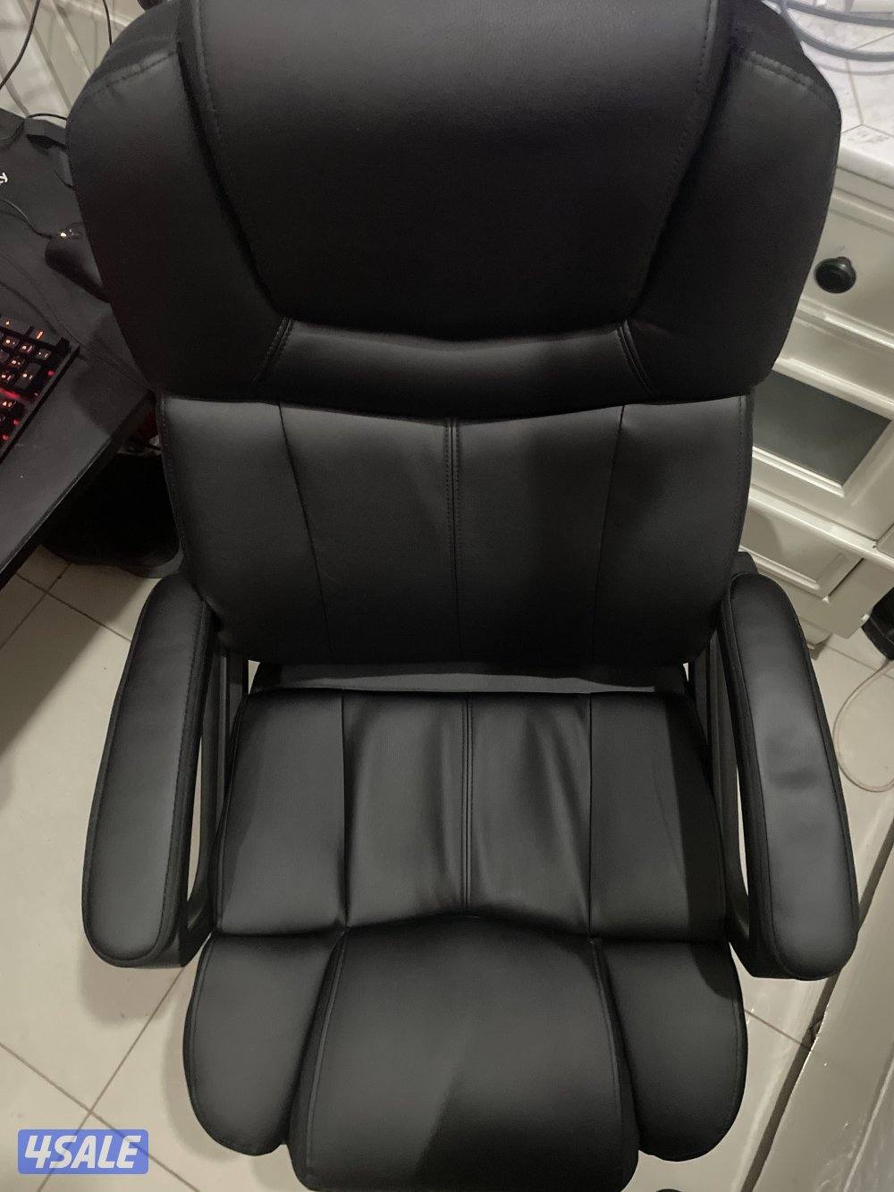 Office / gaming chair very comfy 1 month use1