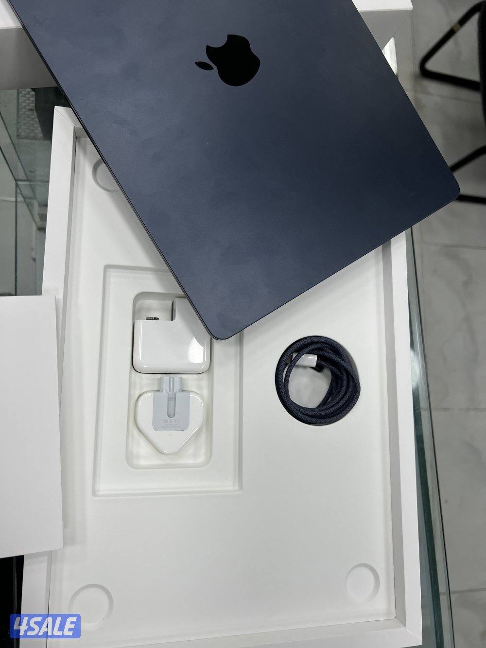 للبيع ماك بوك اير 15 انش m2 نضيف جدا. 256 GB3