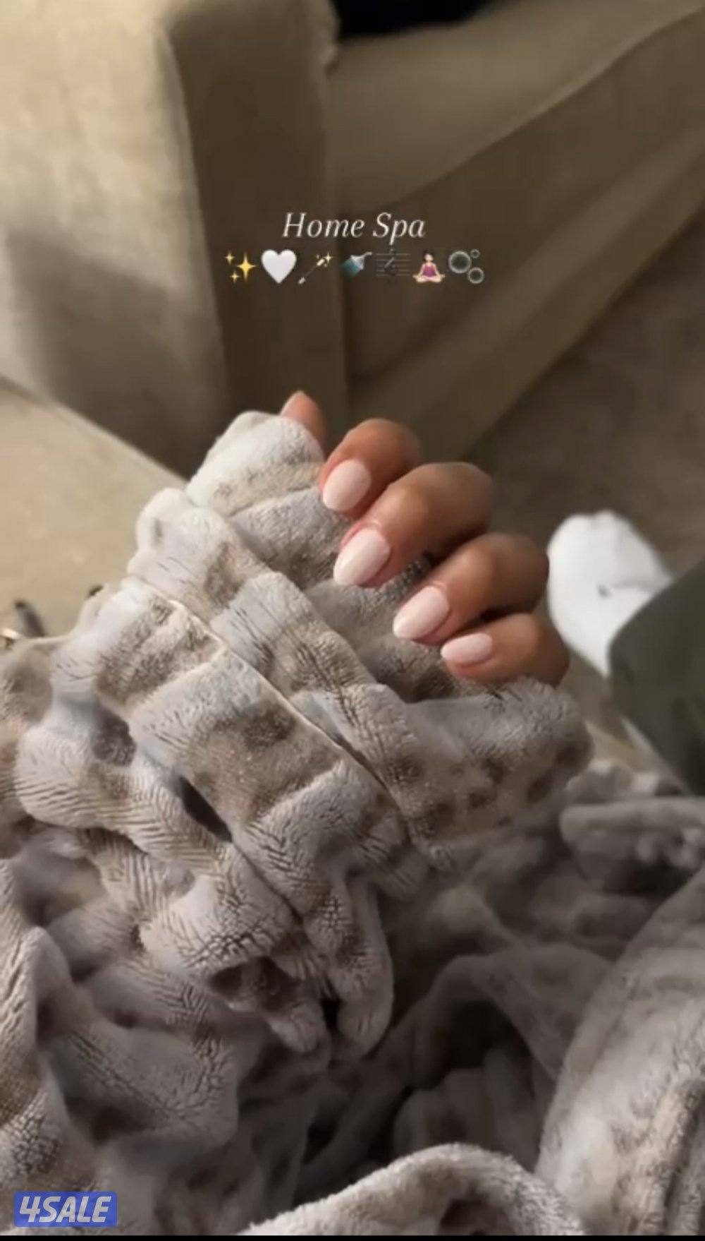 للبيع صالون  هوم سيرفس عاملتين مع دخل شهري2