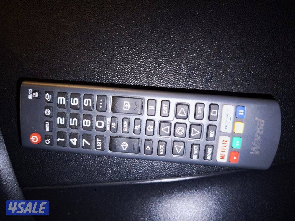 تلفزيون مستعمل للبيع 32 بوصة سمارت نضيف مع ريموته وقواعد ارضية2