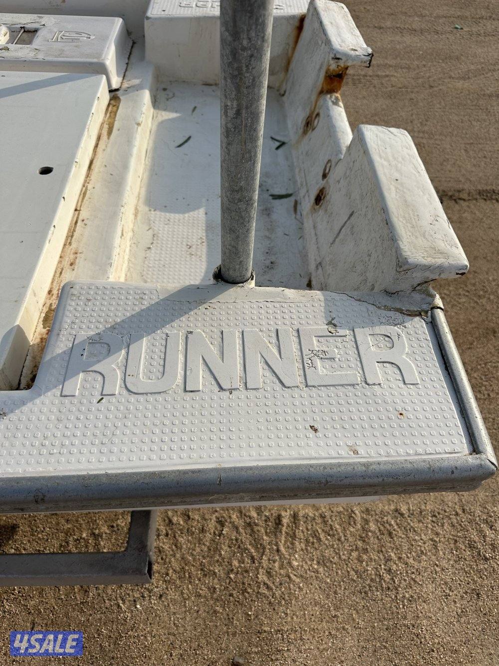 للبيع قرف مع عربانه 18  قدم سلس النوع ( رنر ) تأمين جديد مع جهاز IS0