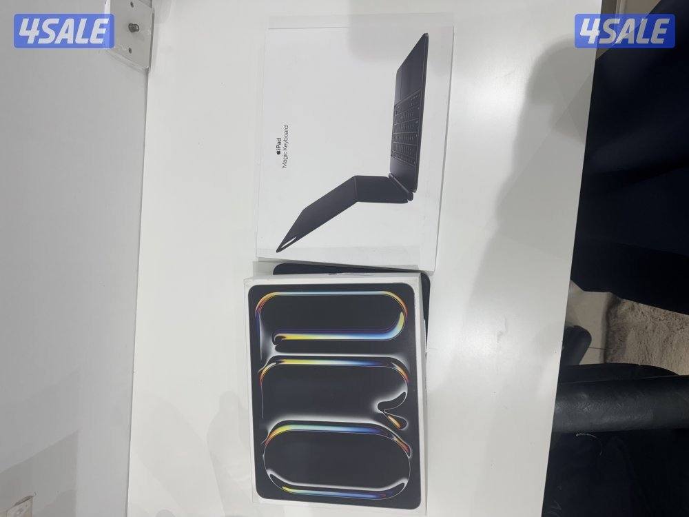 ايباد برو ١٣ إنش  256gb + ماجك كيبورد2