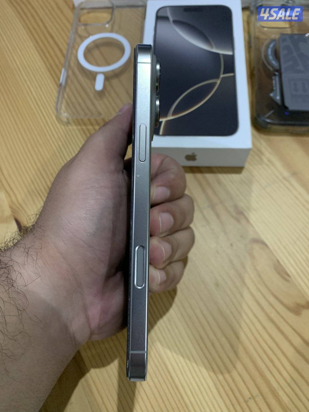 ايفون ١٦ بروماكس ٥١٢ جيجا بحالة نظيفة جدا مع ٣ كفرات اصلية مجانا2