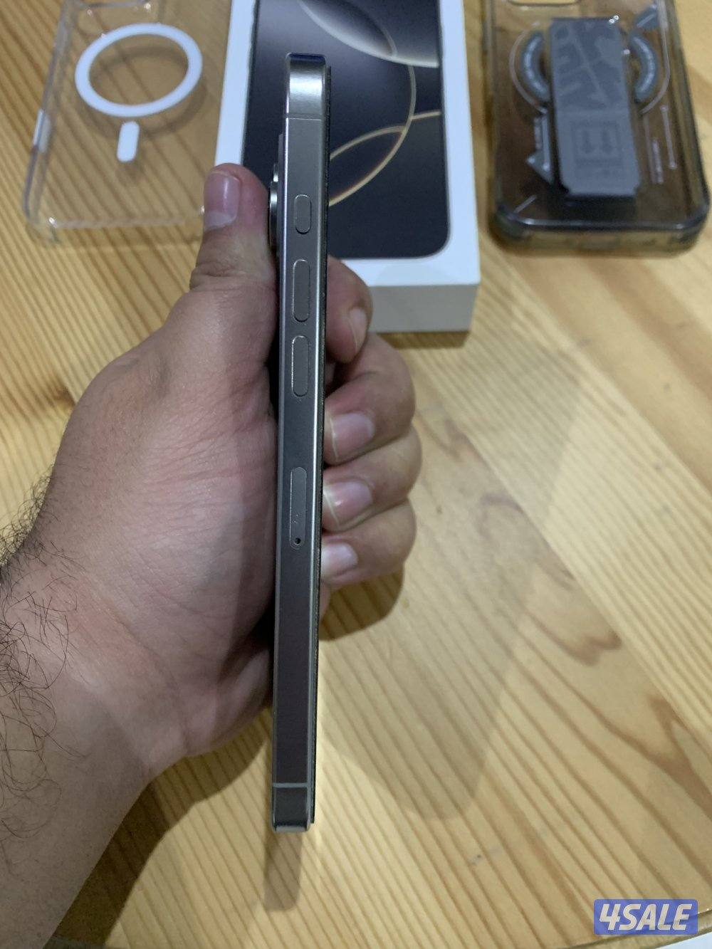 ايفون ١٦ بروماكس ٥١٢ جيجا بحالة نظيفة جدا مع ٣ كفرات اصلية مجانا3