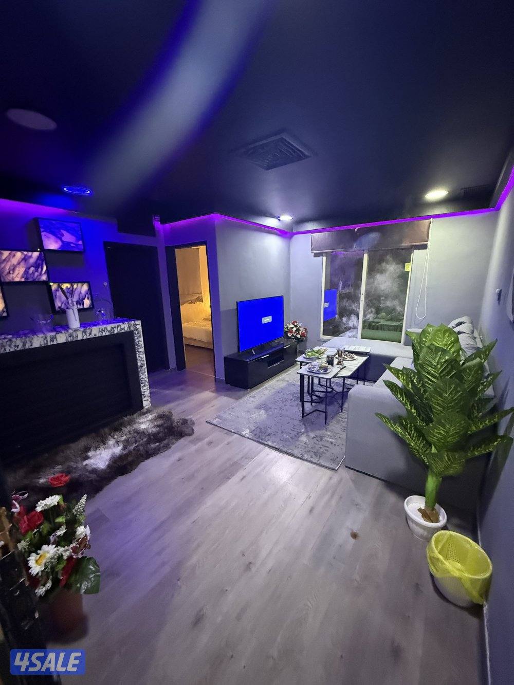 يوجد لدينا شقق الايجار خلو وفاضي نفس الصورة موجودة في موقع3