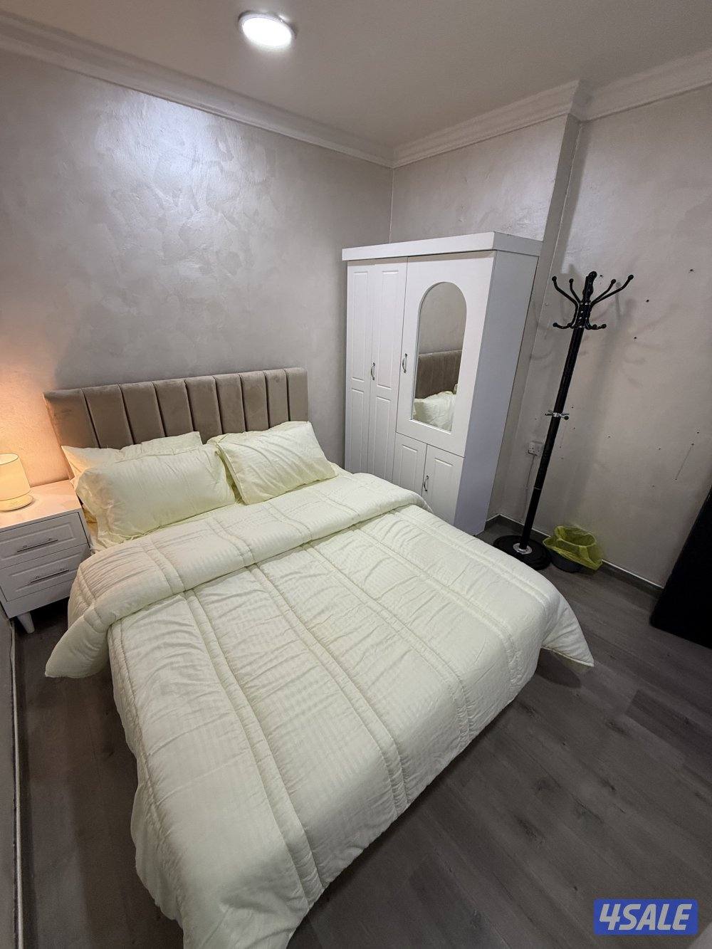 يوجد لدينا شقق الايجار خلو وفاضي نفس الصورة موجودة في موقع5