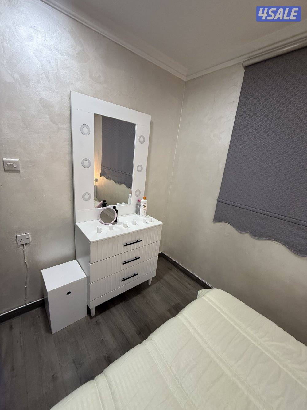 يوجد لدينا شقق الايجار خلو وفاضي نفس الصورة موجودة في موقع6