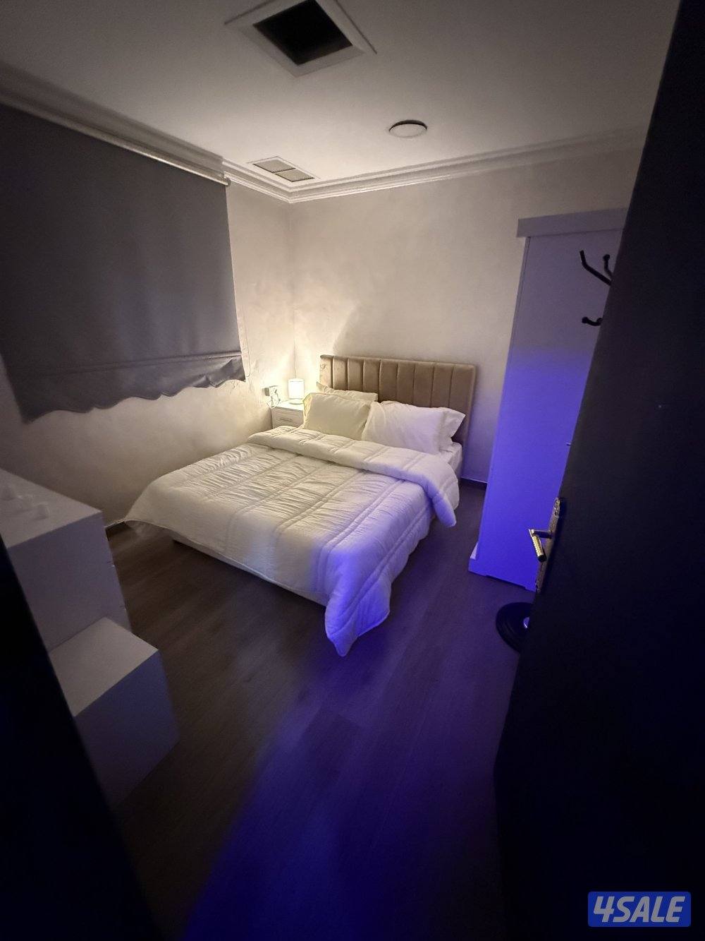 يوجد لدينا شقق الايجار خلو وفاضي نفس الصورة موجودة في موقع7