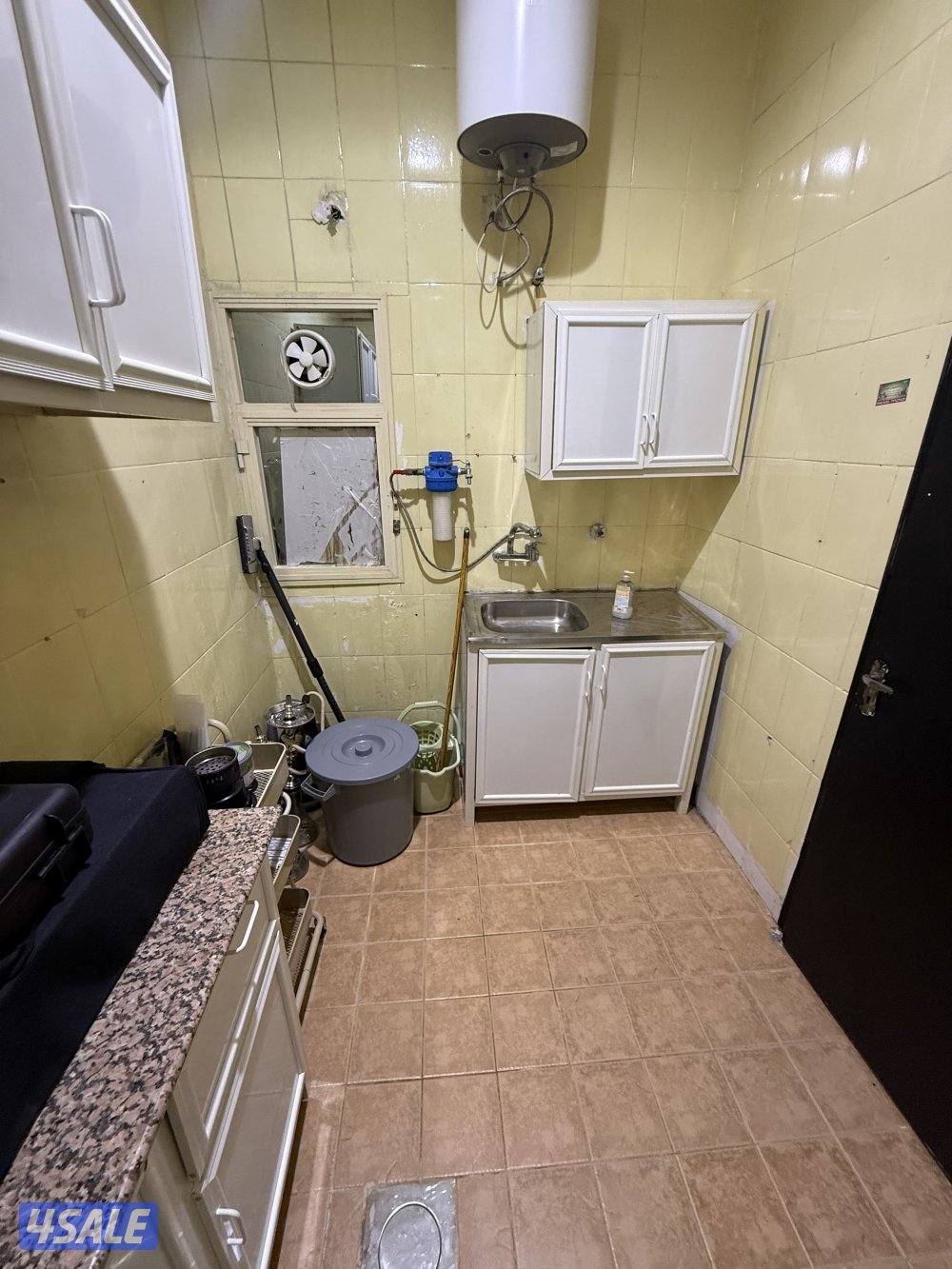 يوجد لدينا شقق الايجار خلو وفاضي نفس الصورة موجودة في موقع9