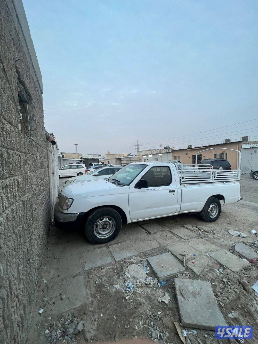 للبيع وانيت ٢٠٠٥ امور سياره طيبا0