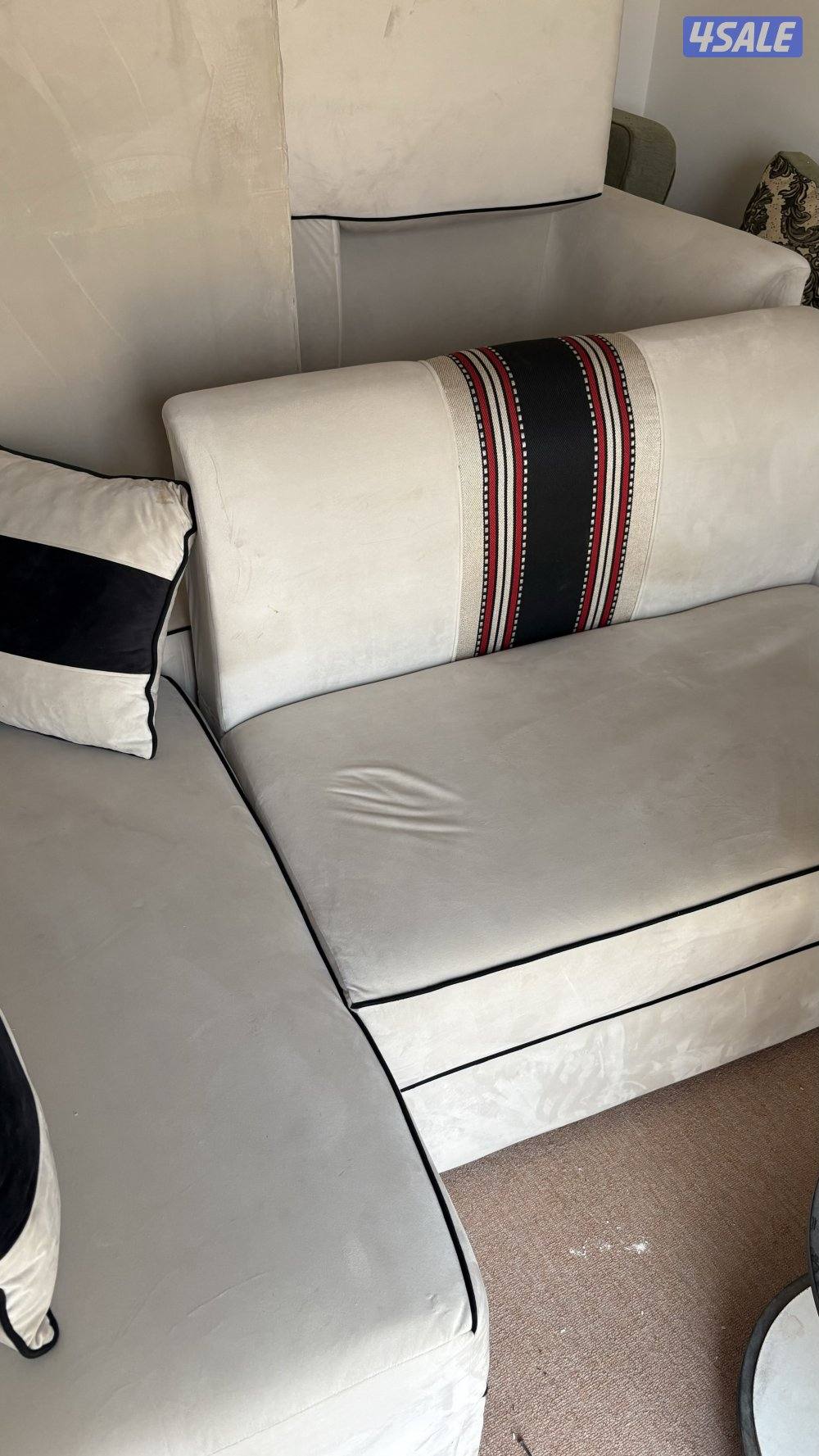 كنب نضيف وترولي ابيض بأسود1