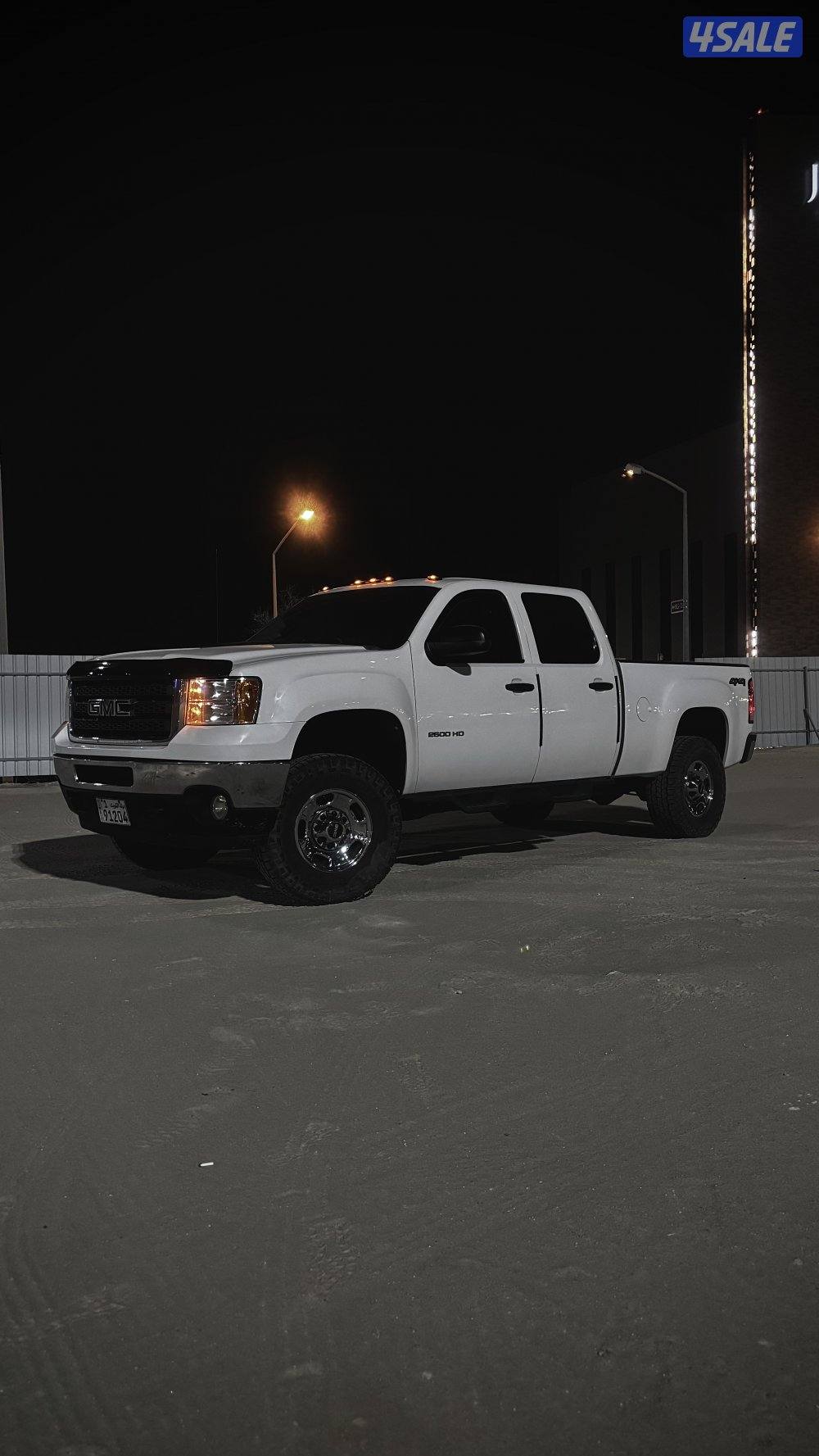 للبيع وانيت GMC HD 2011 العداد 174 الف كيلو3